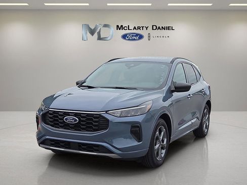 Used 2024 Ford Escape ST-Line w/ Cold Weather Package FWD image 2