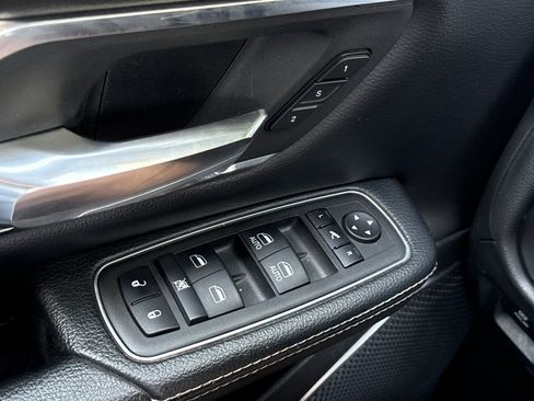 Used 2024 RAM 1500 Laramie AWD/4WD image 17