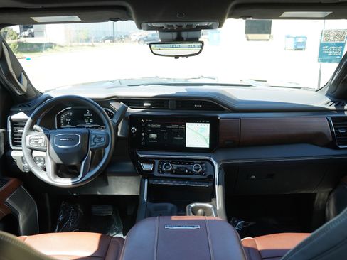 Used 2025 GMC Sierra 3500 Denali Ultimate AWD/4WD image 13