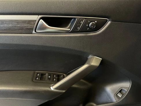 Used 2018 Volkswagen Passat 2.0T SE FWD image 16
