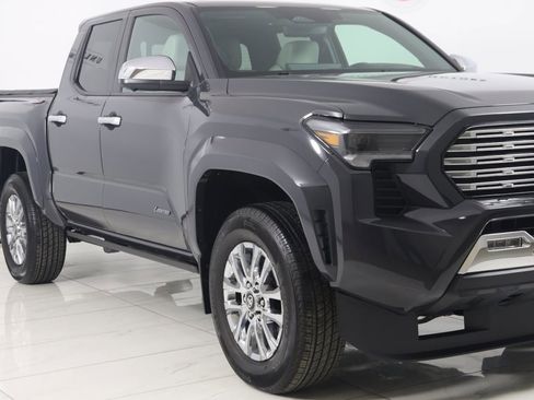 Used 2025 Toyota Tacoma Limited image 39