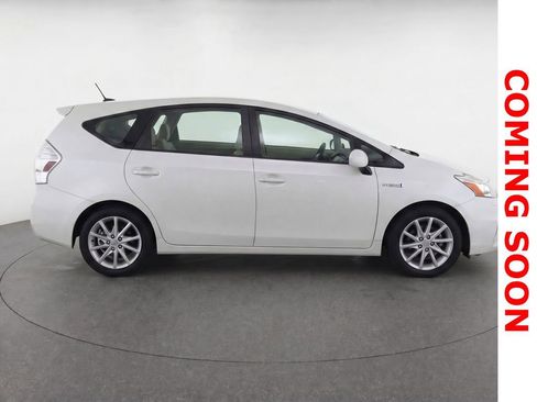 Used 2014 Toyota Prius V Five FWD image 10