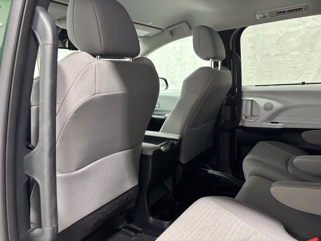 Used 2026 Toyota Sienna LE FWD image 49