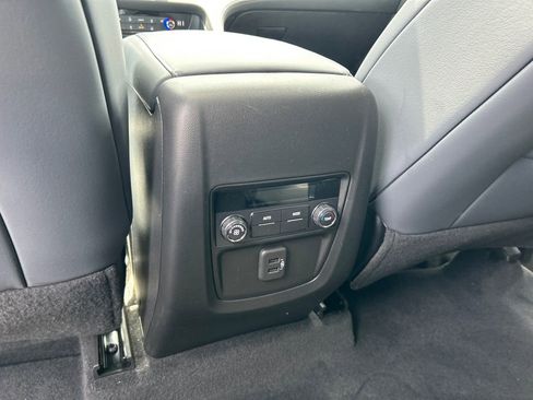 Certified 2024 Buick Enclave Essence w/ Experience Buick Package FWD image 34