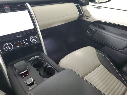 Used 2023 Land Rover Discovery Metropolitan Edition AWD/4WD image 17