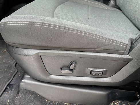 Used 2024 RAM 2500 Big Horn w/ Sport Appearance Package image 13