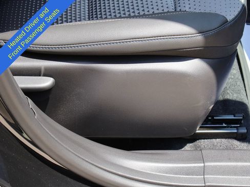 Used 2025 Chevrolet Trax LT w/ LT Convenience Package FWD image 10