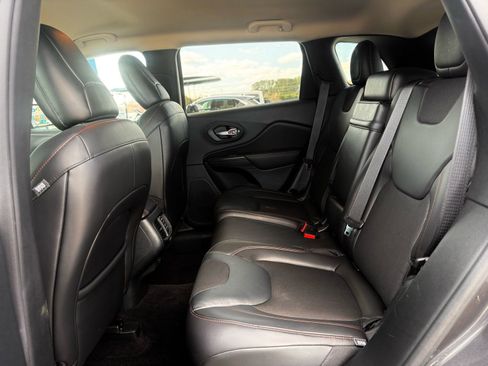 Used 2016 Jeep Cherokee Trailhawk image 25