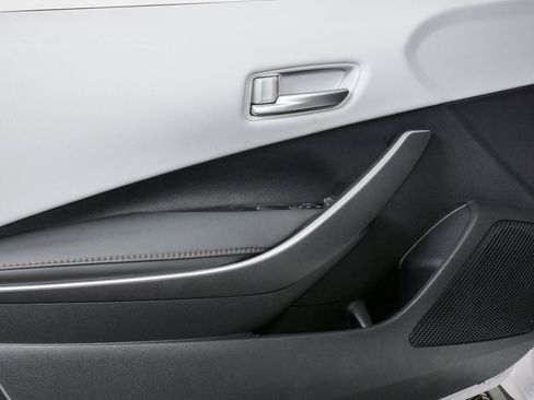 Used 2022 Toyota Corolla SE FWD image 6