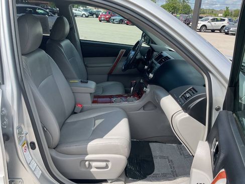 Used 2010 Toyota Highlander Limited AWD/4WD image 40