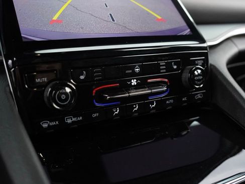 Certified 2023 Jeep Grand Cherokee Limited image 17