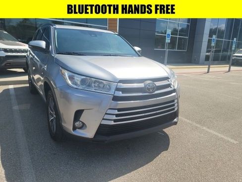 Used 2019 Toyota Highlander XLE image 3