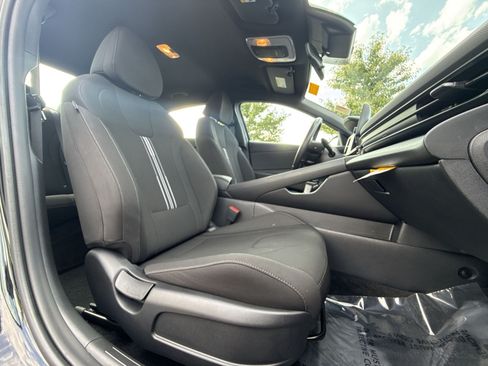 Used 2025 Hyundai Elantra Sport FWD image 24