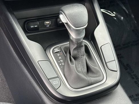 Used 2025 Kia Soul LX w/ LX Technology Package FWD image 22