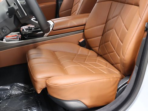 Used 2024 BMW 760i xDrive w/ Premium Package 2 AWD/4WD image 20