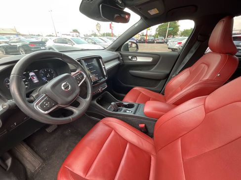 Used 2019 Volvo XC40 T5 Momentum AWD/4WD image 9