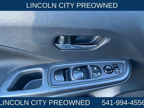 Used 2021 Nissan Versa SV image 11