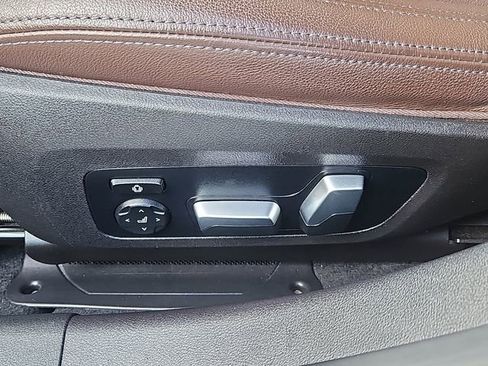 Used 2022 BMW 330i xDrive 330i xDrive w/ Driving Assistance Package image 24