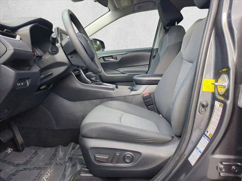 Used 2020 Toyota RAV4 XLE image 19