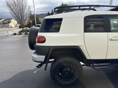Used 2012 Toyota FJ Cruiser 4WD w/ Convenience Pkg image 6