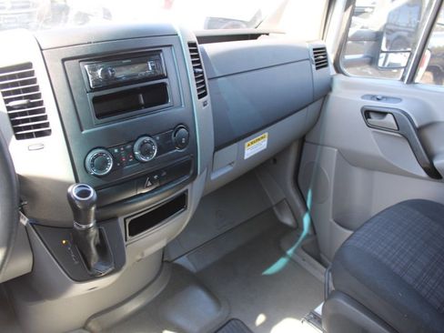 Used 2015 Freightliner Sprinter 3500 RWD image 22