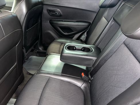 Used 2017 Chevrolet Trax LT w/ LT Convenience Package FWD image 5