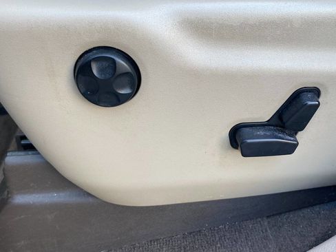 Used 2013 Jeep Grand Cherokee Overland image 16