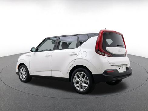 Used 2025 Kia Soul LX w/ LX Technology Package FWD image 7