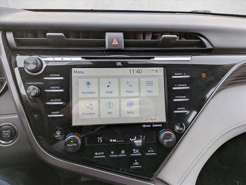 Used 2020 Toyota Camry XLE image 12