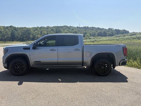 Used 2023 GMC Sierra 1500 Elevation AWD/4WD image 2