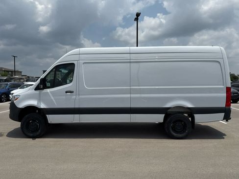 Used 2025 Mercedes-Benz Sprinter 2500 image 7