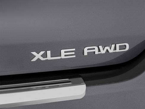 Certified 2024 Toyota Highlander XLE FWD image 54