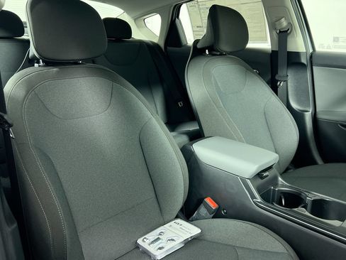 New 2026 Kia K4 FWD image 32