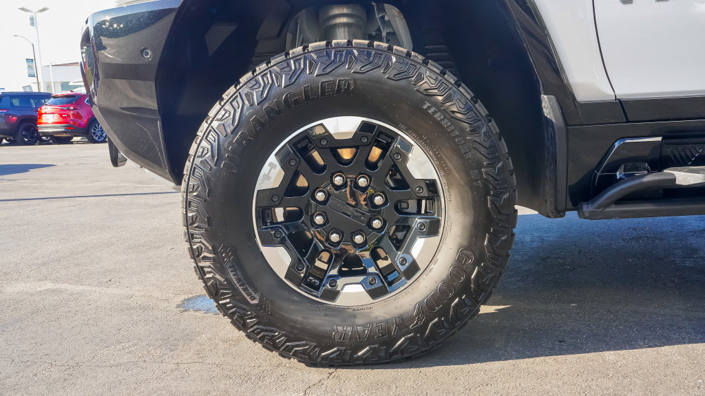 Used 2025 GMC Hummer EV 2X w/ Extreme Off-Road Package AWD/4WD image 12