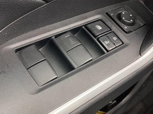 Used 2021 Toyota RAV4 LE image 9