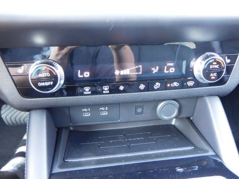 New 2025 Mitsubishi Outlander SE image 15