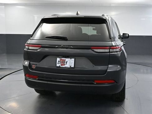 Used 2024 Jeep Grand Cherokee Altitude AWD/4WD image 7