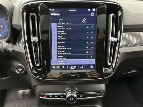 Certified 2025 Volvo XC40 B5 Plus image 16