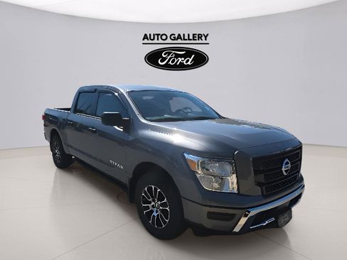 Used 2022 Nissan Titan SV w/ Accessory Utility Package RWD image 3