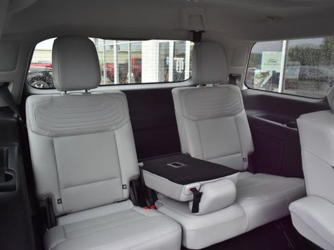 Used 2025 Ford Expedition Platinum w/ Platinum Ultimate Package AWD/4WD image 54