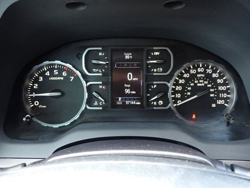 Used 2019 Toyota Tundra SR5 w/ SR5 Upgrade Package AWD/4WD image 23