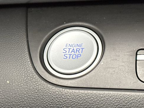 Used 2023 Hyundai Elantra Limited image 22