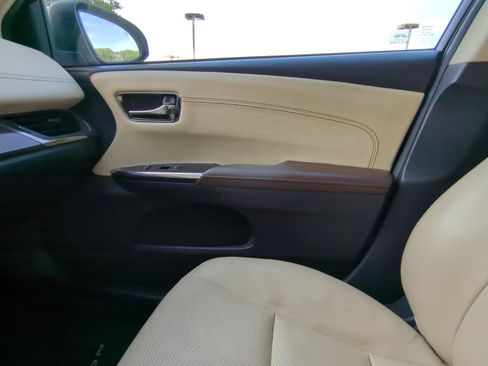 Used 2013 Toyota Avalon Limited FWD image 33