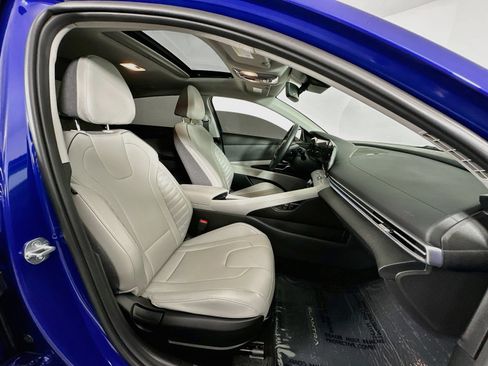 Used 2023 Hyundai Elantra Limited FWD image 29
