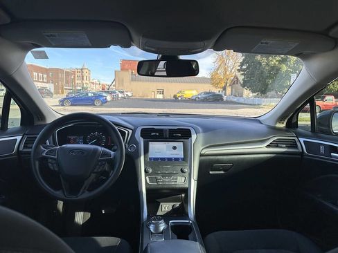 Used 2020 Ford Fusion SE image 30