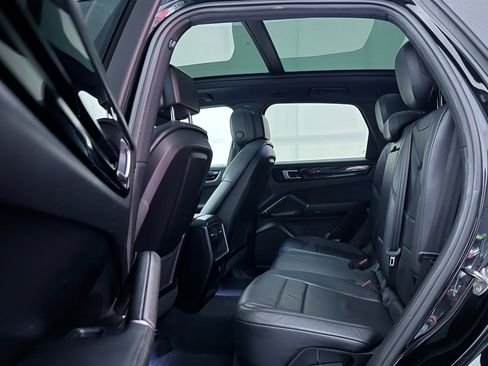 Used 2019 Porsche Cayenne AWD/4WD image 22