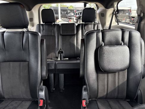 Used 2020 Dodge Grand Caravan SXT FWD image 25