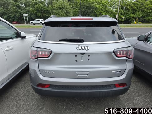 Used 2018 Jeep Compass Latitude AWD/4WD image 5