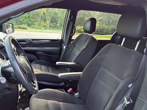 Used 2019 Dodge Grand Caravan SE FWD image 9