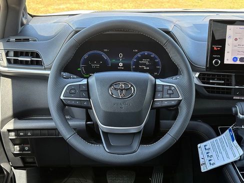 New 2026 Toyota Sienna XLE Woodland Edition AWD/4WD image 19